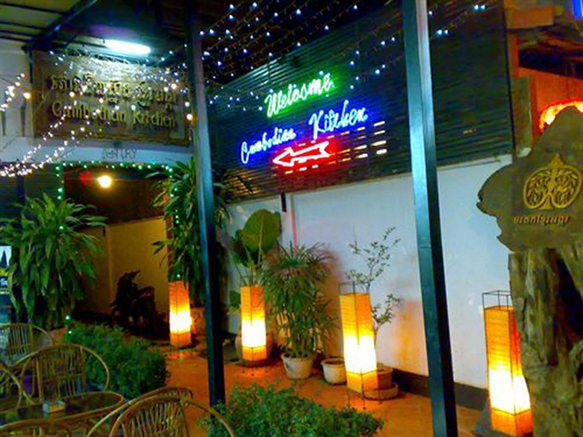 Route 66 Music Restaurant & Hostel Сиемрип Экстерьер фото