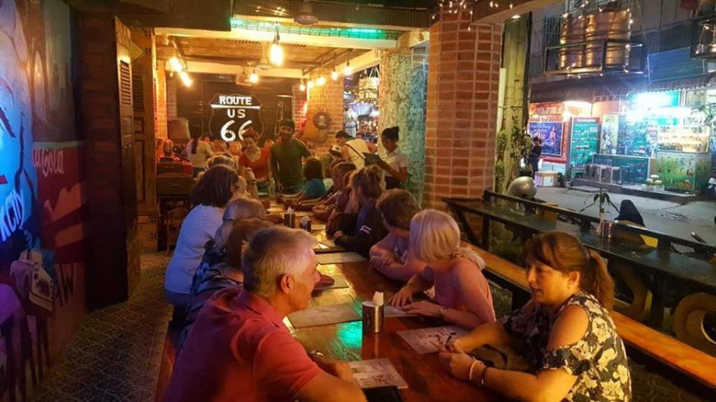 Route 66 Music Restaurant & Hostel Сиемрип Экстерьер фото